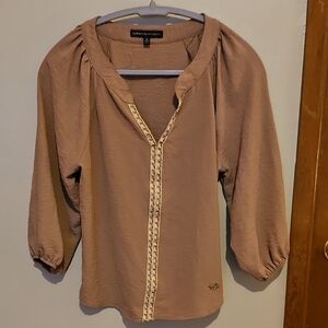 ❄️ 5/$5 ❄️ Adrienne Vittadini Tan Blouse with Gold Trim